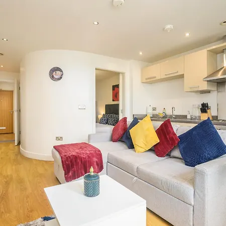 Charming 1-bed In Apartment *